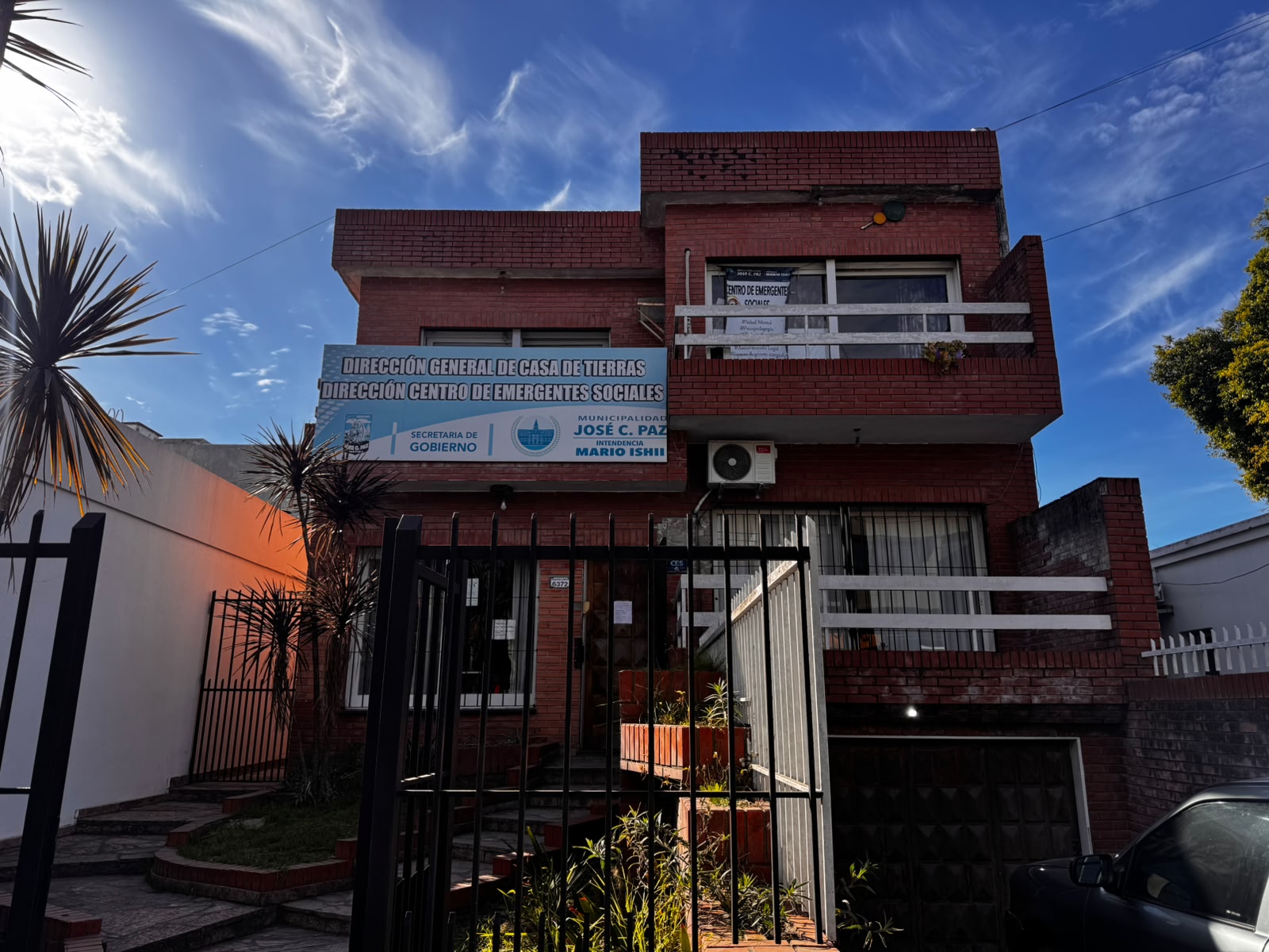 Fachada de Casa Tierra — Dirección Gral. de Regularización Dominial